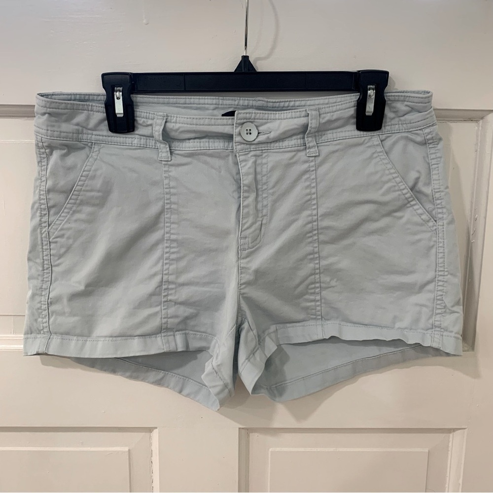 Women’s Gap Mint Color Cargo Style 3 Inch Inseam Shorts Size 8